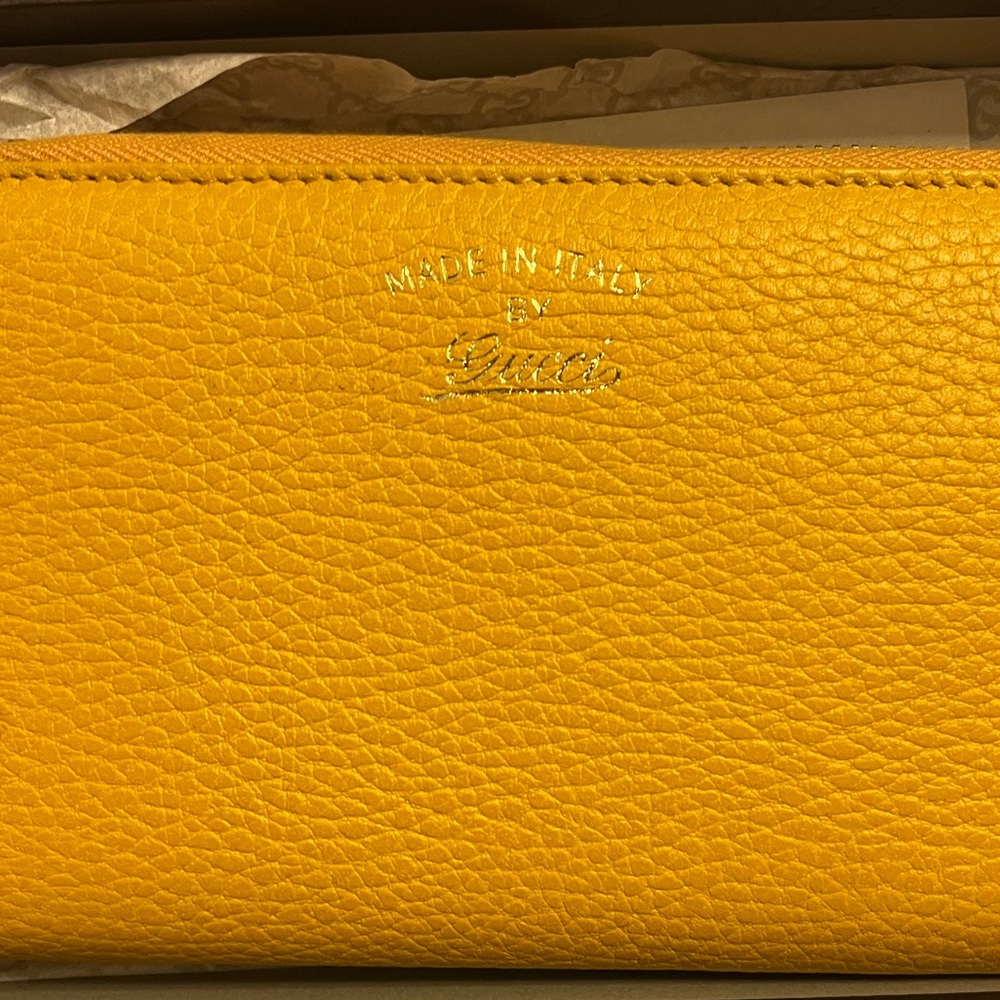 Brand New Gucci Yellow classic leather wallet